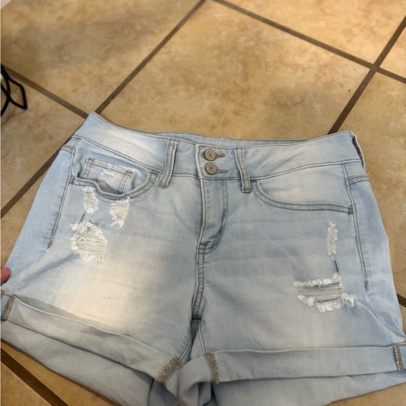 So shorts size 9 - Picture 1 of 3